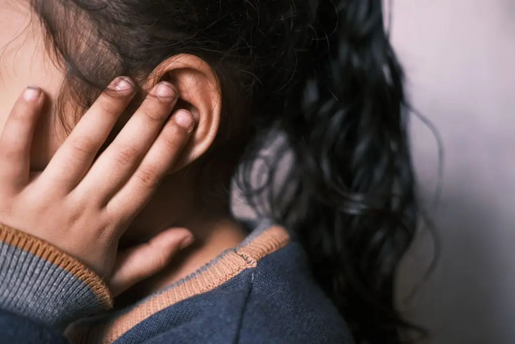 Puedo bucear con lentes de contacto o con problemas de oídos