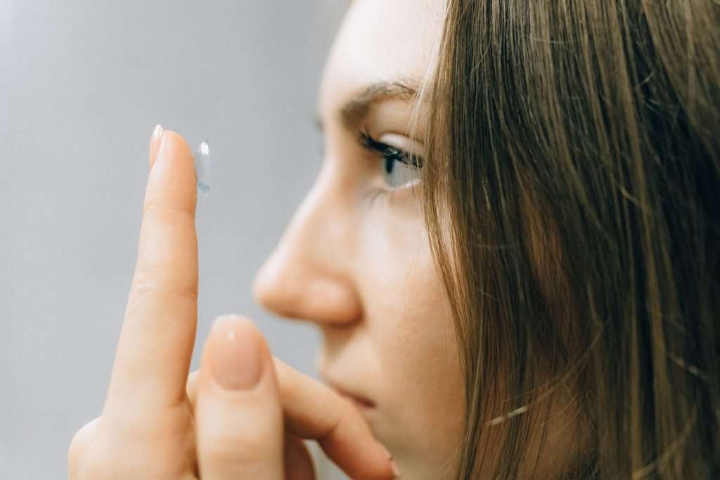 Puedo bucear con lentes de contacto o con problemas de oídos