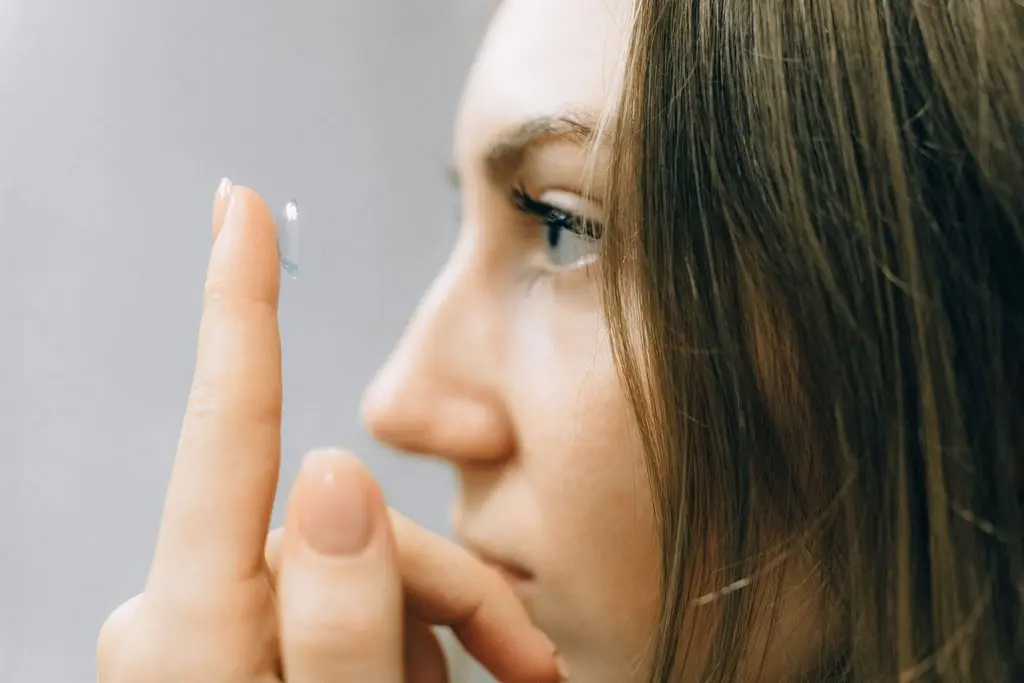 Puedo bucear con lentes de contacto o con problemas de oídos